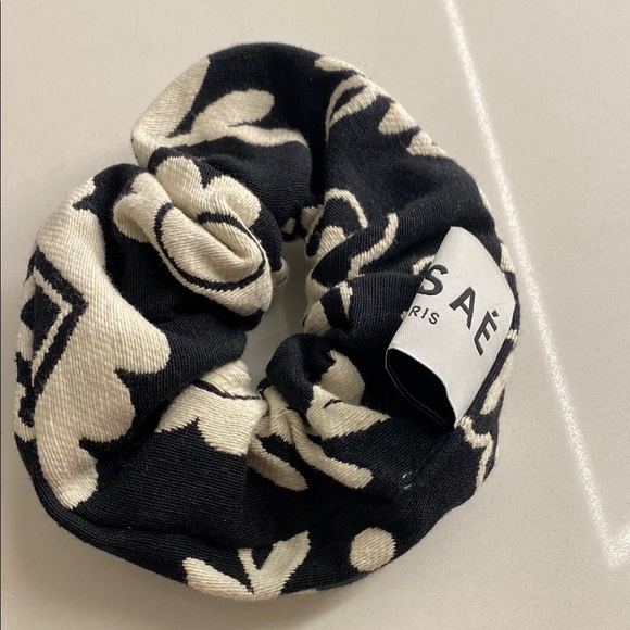 Rosae Paris Floral Scrunchie - Picture 1 of 1